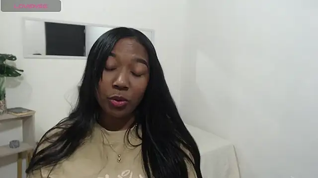 Chell Ivy online show from April 15, 2026, 3:38 pm