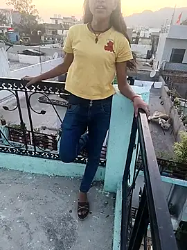 Priya7579 online show from April 18, 2026, 1:13 pm