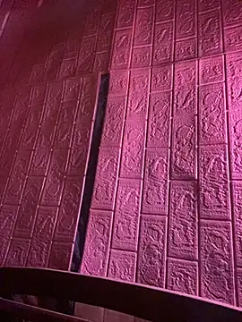 Best-nude online show from April 28, 2026, 4:17 am