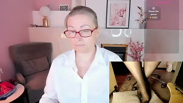 Alexandra Kind online show from July 16, 2026, 8:39 pm