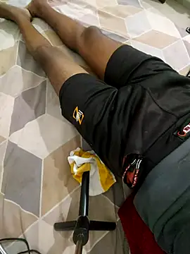 Snapshot of handsomeboyrk chatting on April 15, 2026, 1:37 pm handsomeboyrk online show from April 15, 2026, 1:37 pm