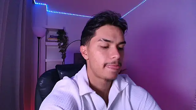 andyypalmer  online show from July 26, 2026, 5:36 am