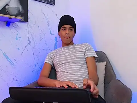 Snapshot of Gabriiel_maddox chatting on April 15, 2026, 1:48 pm Gabriiel maddox online show from April 15, 2026, 1:48 pm