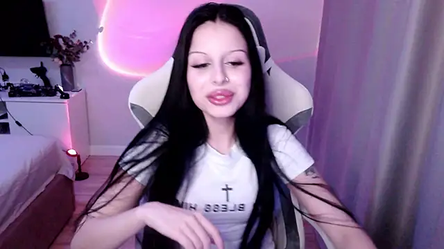 lola ring online show from April 15, 2026, 8:42 pm