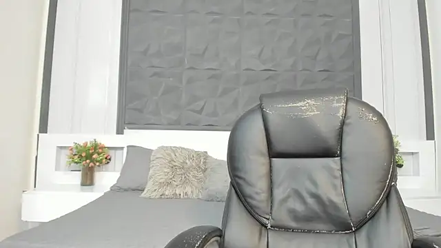 sophia blade  online show from May 11, 2026, 2:46 am