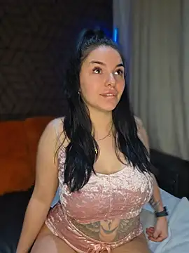 SierraRhodes online show from April 25, 2026, 9:12 pm