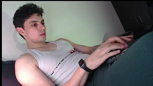 stefan slvtre  online show from April 18, 2026, 2:14 am