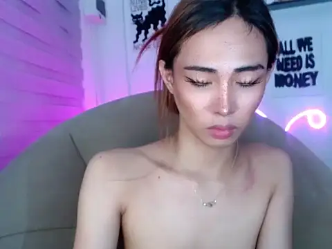 Snapshot of UrHolyBody chatting on April 25, 2026, 1:41 pm UrHolyBody online show from April 25, 2026, 1:41 pm