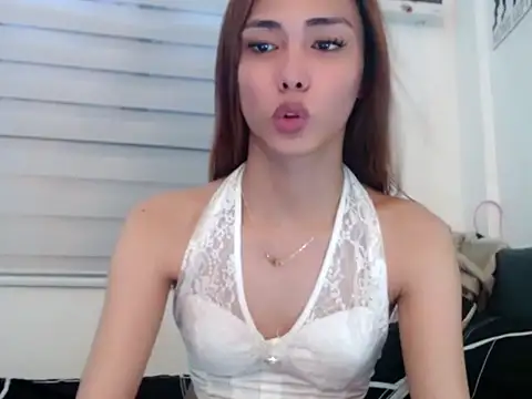 Snapshot of UrHolyBody chatting on April 29, 2026, 6:50 am UrHolyBody online show from April 29, 2026, 6:50 am