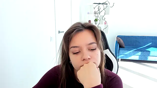 BrunaLinklater online show from April 16, 2026, 11:11 am