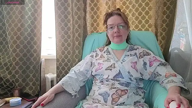 Miss SandraX online show from May 17, 2026, 9:42 am