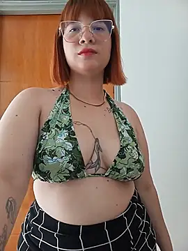Curves Nina online show from July 23, 2026, 7:10 pm