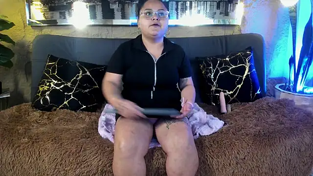 Luna  Cortez online show from May 1, 2026, 2:55 pm