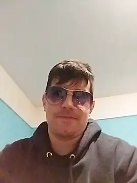 Robbie 1987 online show from April 30, 2026, 10:25 pm