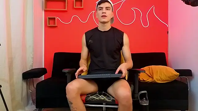 LeoTease online show from May 14, 2026, 3:36 am