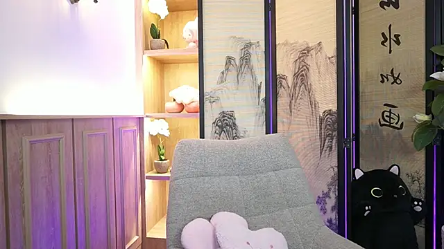 AlinaBennet  online show from July 9, 2026, 11:42 am