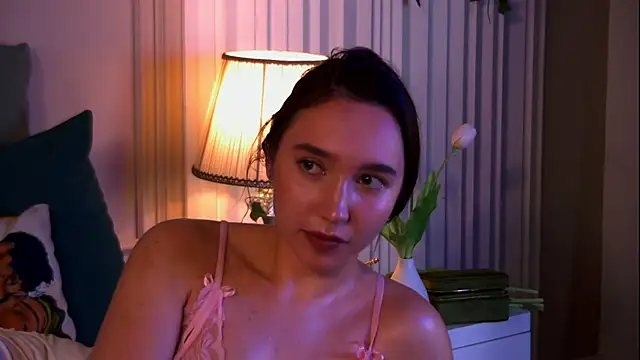 Suzaneey online show from June 15, 2026, 7:35 pm