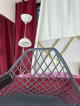 Lila-pinkky online show from April 29, 2026, 5:52 pm
