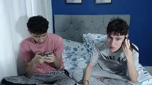 Thiago And Gael online show from July 29, 2026, 8:52 pm