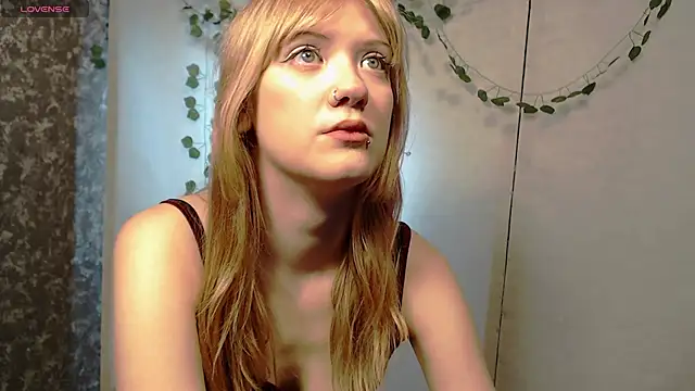 Lina Wi online show from May 1, 2026, 8:14 pm