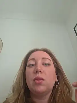arielsweetieee online show from July 28, 2026, 10:01 am