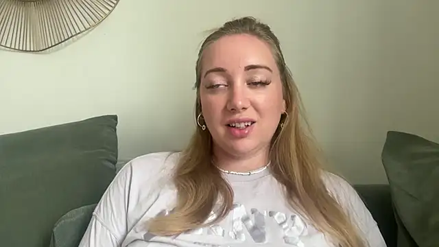 arielsweetieee online show from July 15, 2026, 8:43 am