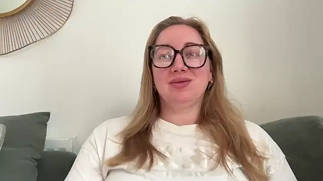 arielsweetieee online show from June 12, 2026, 8:01 am