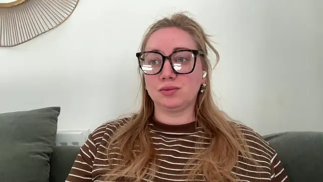 arielsweetieee online show from June 14, 2026, 7:42 am