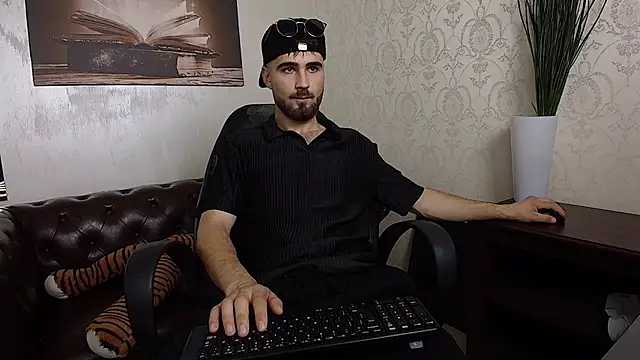 KyloEast online show from July 26, 2026, 6:31 am