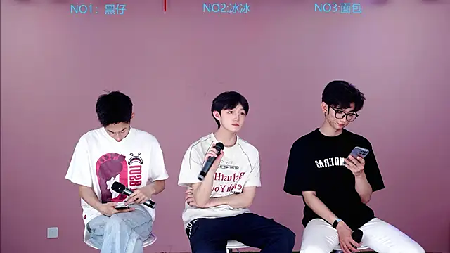 Y-lucky01 online show from April 16, 2026, 1:56 pm