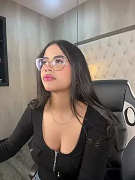 Snapshot of Susan_Voltaire chatting on April 27, 2026, 11:19 am Susan Voltaire online show from April 27, 2026, 11:19 am