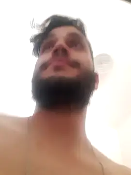 GeorgeLatamXL online show from April 17, 2026, 5:05 pm