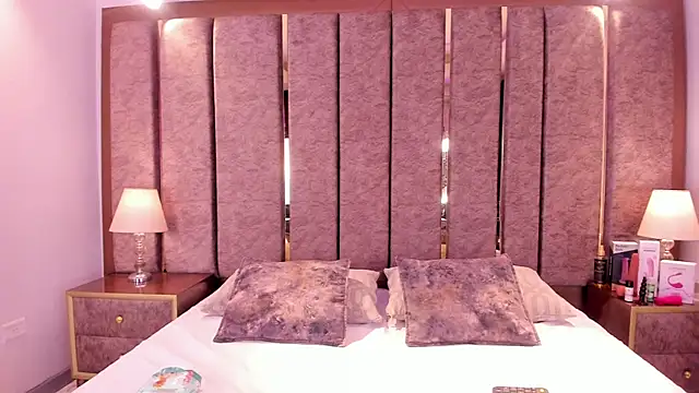 IsabellaPhil online show from July 4, 2026, 5:03 am