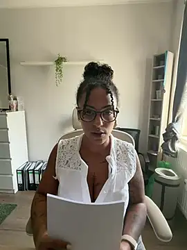 SweetPetiteNoir online show from July 24, 2026, 10:44 am