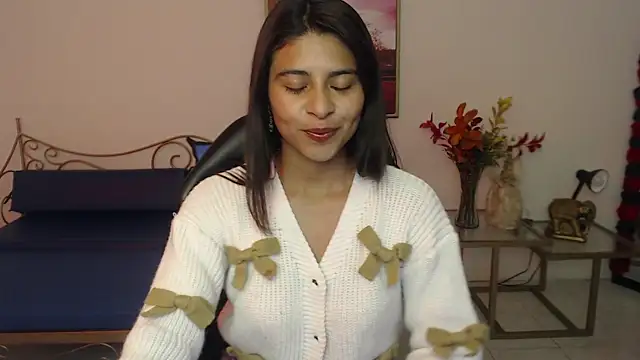 Lady isabella  online show from May 25, 2026, 8:18 pm