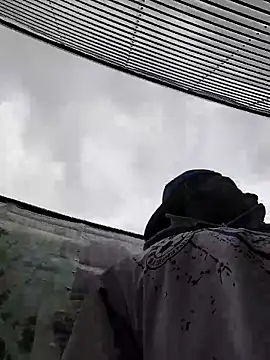 MR GOLDEN04 online show from April 17, 2026, 1:47 pm