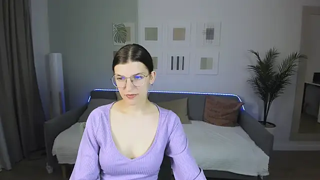AnnaThorne online show from May 12, 2026, 4:20 am