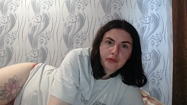AlinaxJames online show from June 16, 2026, 2:17 pm