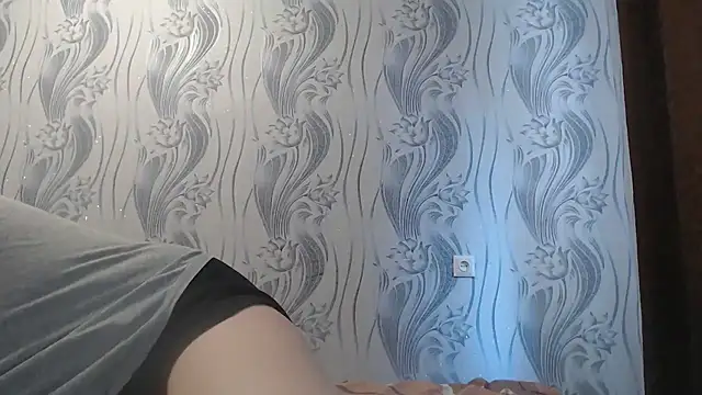 AlinaxJames online show from June 28, 2026, 7:47 am