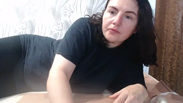 AlinaxJames online show from June 21, 2026, 7:58 am