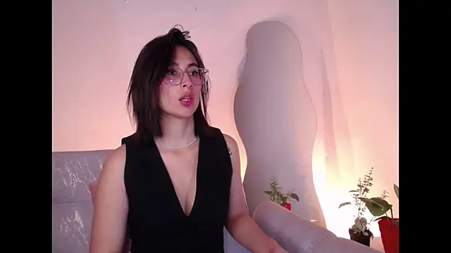 Snapshot of LunaVice_ chatting on April 22, 2026, 5:14 am LunaVice online show from April 22, 2026, 5:14 am