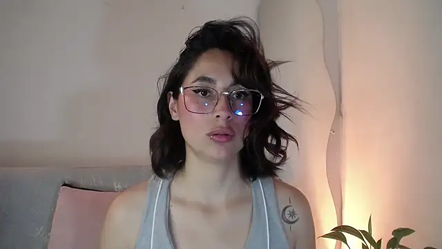 Snapshot of LunaVice_ chatting on June 18, 2026, 1:27 pm LunaVice online show from June 18, 2026, 1:27 pm