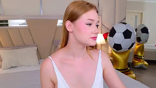EmmiliRosse online show from July 12, 2026, 5:14 pm