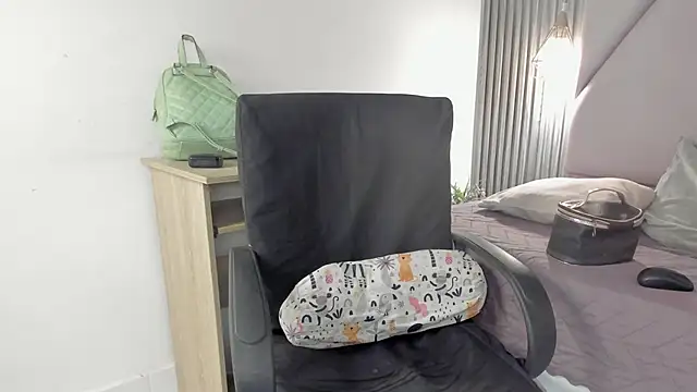 lolabunnysc online show from May 21, 2026, 1:52 pm