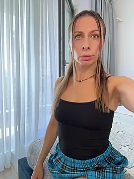 Mira Luna online show from July 24, 2026, 7:26 am