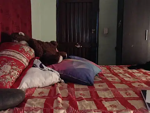 AnnieLorin online show from April 25, 2026, 4:26 pm