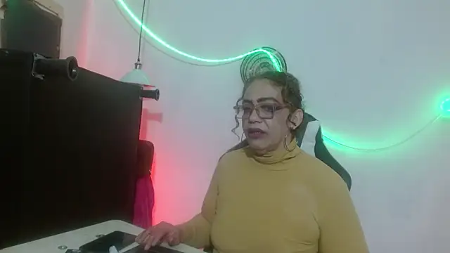 Snapshot of Sweet-Mommy-Milf chatting on May 14, 2026, 11:46 pm Sweet-Mommy-Milf online show from May 14, 2026, 11:46 pm