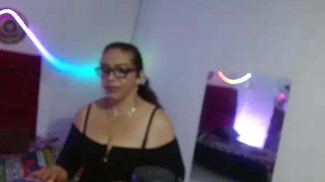 Snapshot of Sweet-Mommy-Milf chatting on May 26, 2026, 1:15 am Sweet-Mommy-Milf online show from May 26, 2026, 1:15 am
