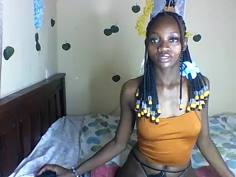 LunaNior online show from July 17, 2026, 11:02 pm
