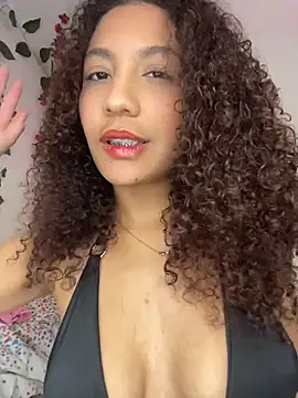 Daphnne Curly online show from June 19, 2026, 1:33 am